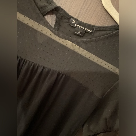 Women’s top, mesh top and puffy sleeves! Medium - Picture 3 of 4